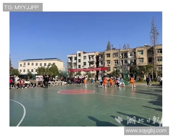 在篮球比赛中高歌祖国赞歌展现青春激情与团结力量